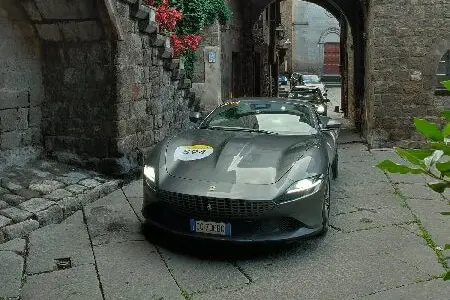 Il fascino delle auto d\\'epoca nella Tuscia