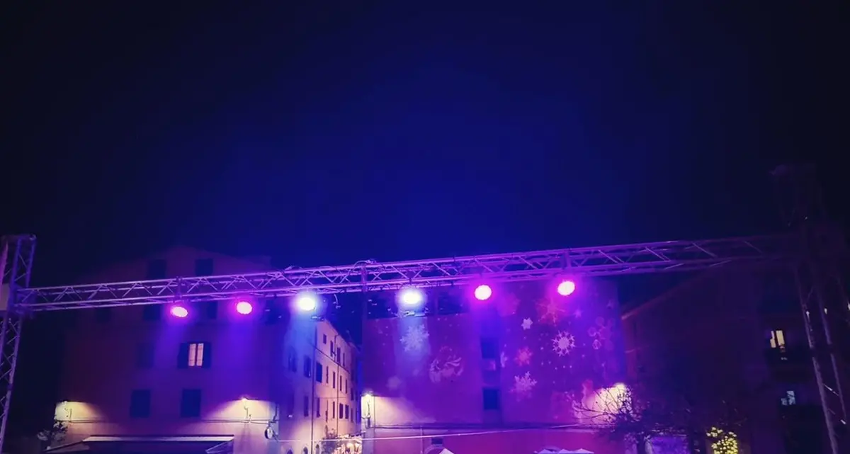 Capodanno in piazza Fratti: oltre mille persone per salutare il 2026