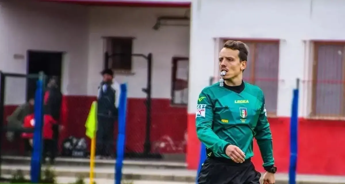 Pugno all’arbitro, daspo per il calciatore