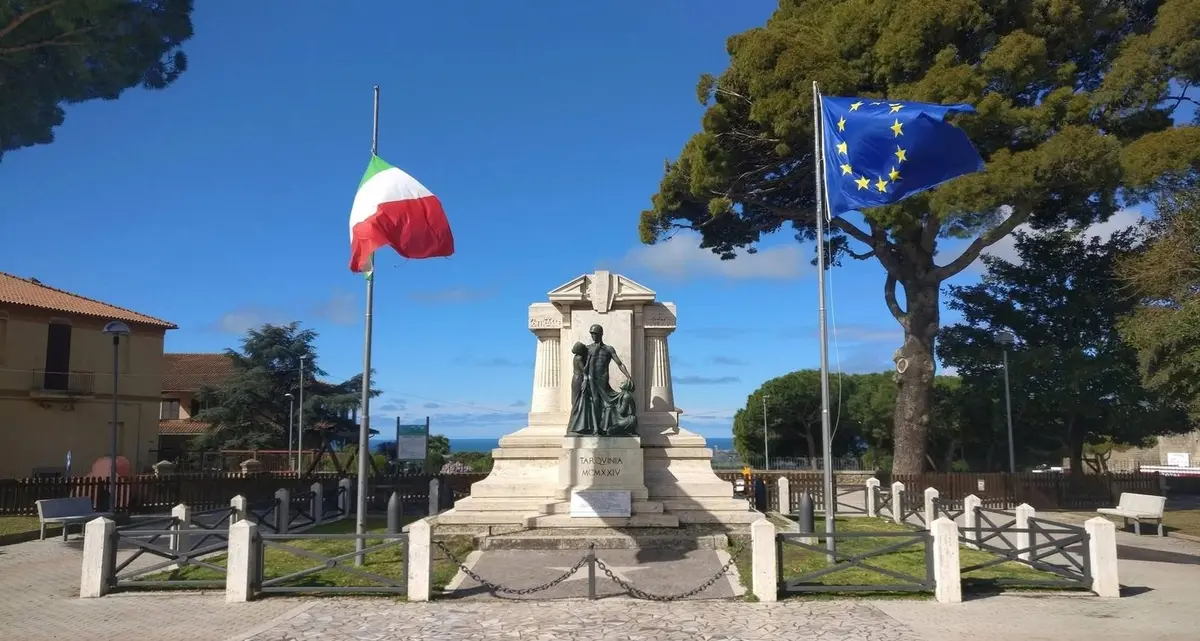 Cerimonia a Tarquinia per il centenario del monumento dei caduti