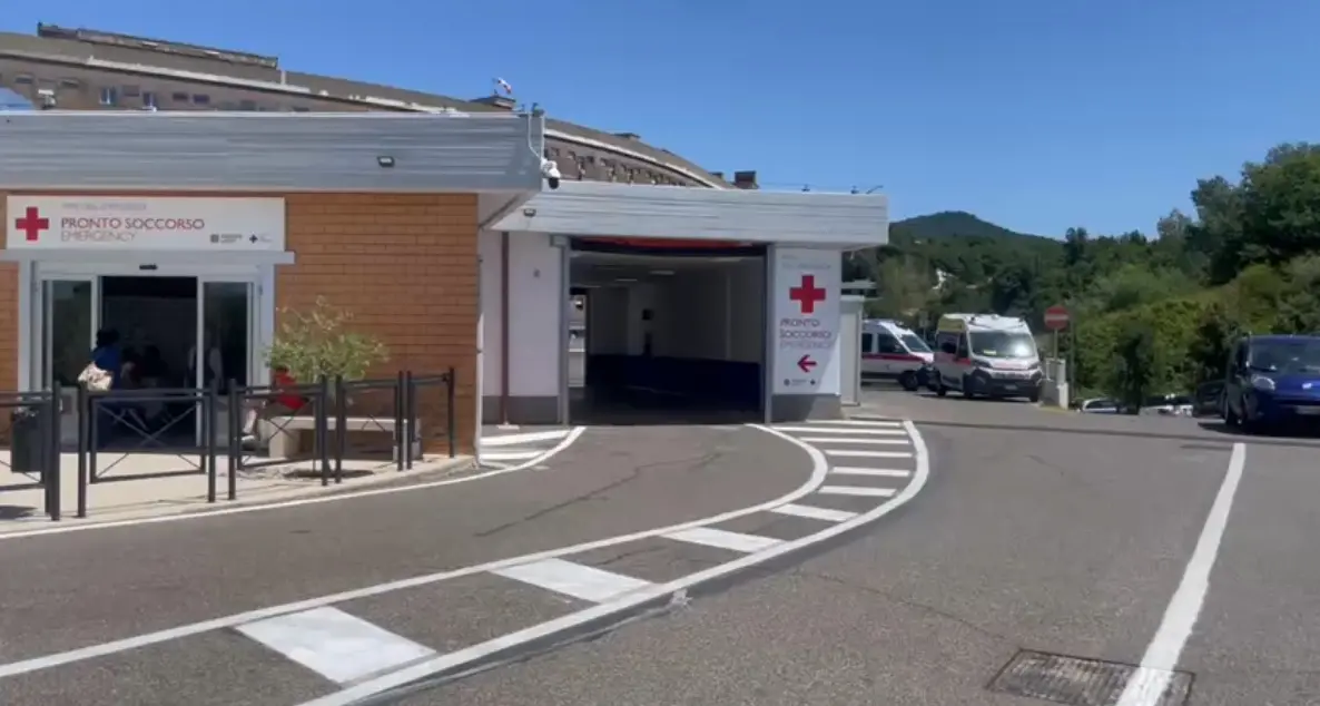 Viterbo: ubriaco aggredisce quattro infermieri al pronto soccorso