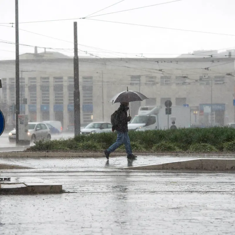 Maltempo, allerta meteo arancione per domani: temporali e rovesci