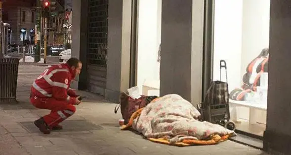 Emergenza freddo: mensa e supporto in strada per i senza tetto