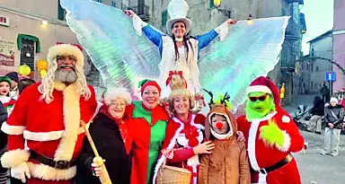 Tolfa si accende: apertura col botto per la 12ª edizione del Villaggio di Babbo Natale