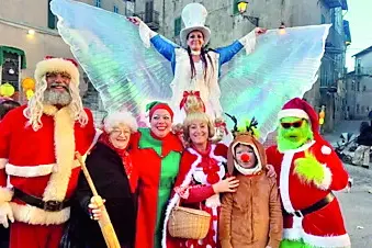 Tolfa si accende: apertura col botto per la 12ª edizione del Villaggio di Babbo Natale