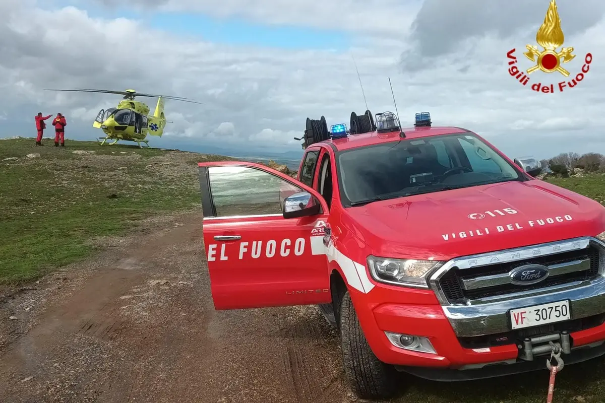 Furgone si ribalta sulla Braccianese: feriti due operai