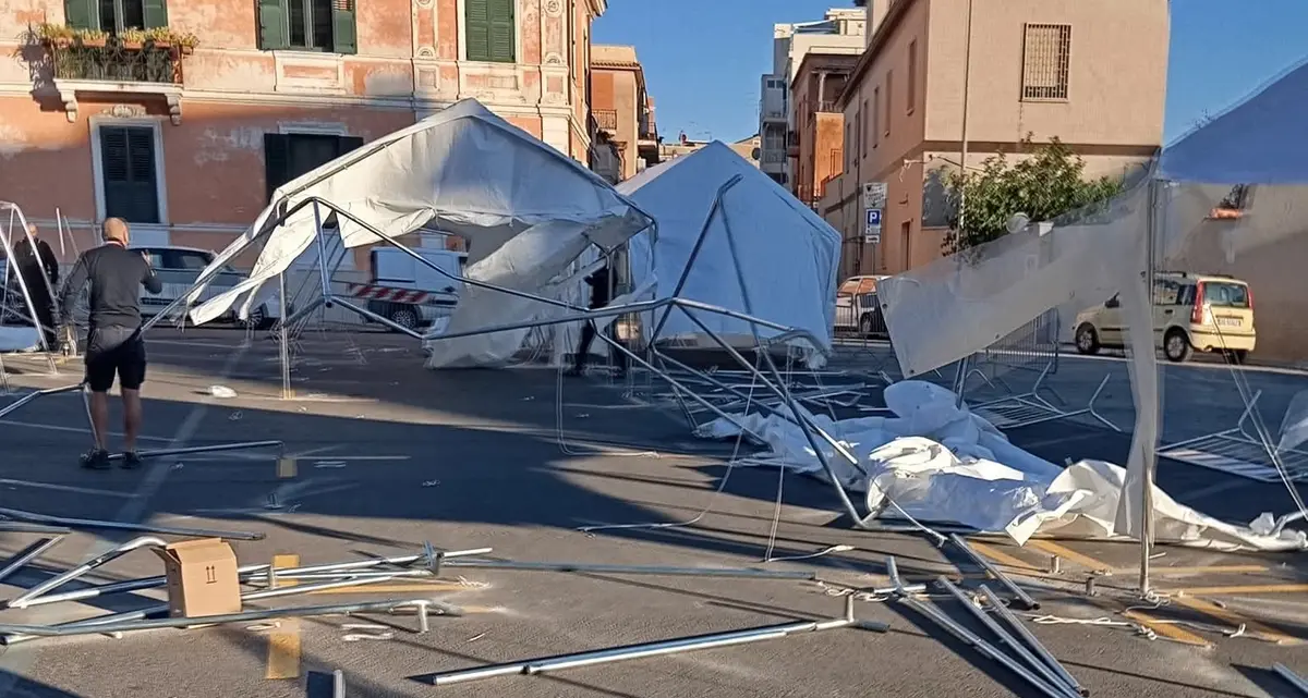 Fratelli d’Italia: «Gazebo del mercato distrutti dal vento, incompetenza e dilettantismo. D’Antò e Cangani si dimettano»