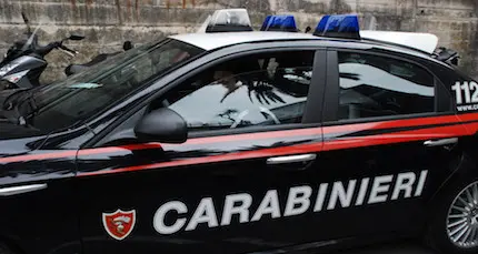 I carabinieri intervengono per sedare una lite e trovano armi e droga