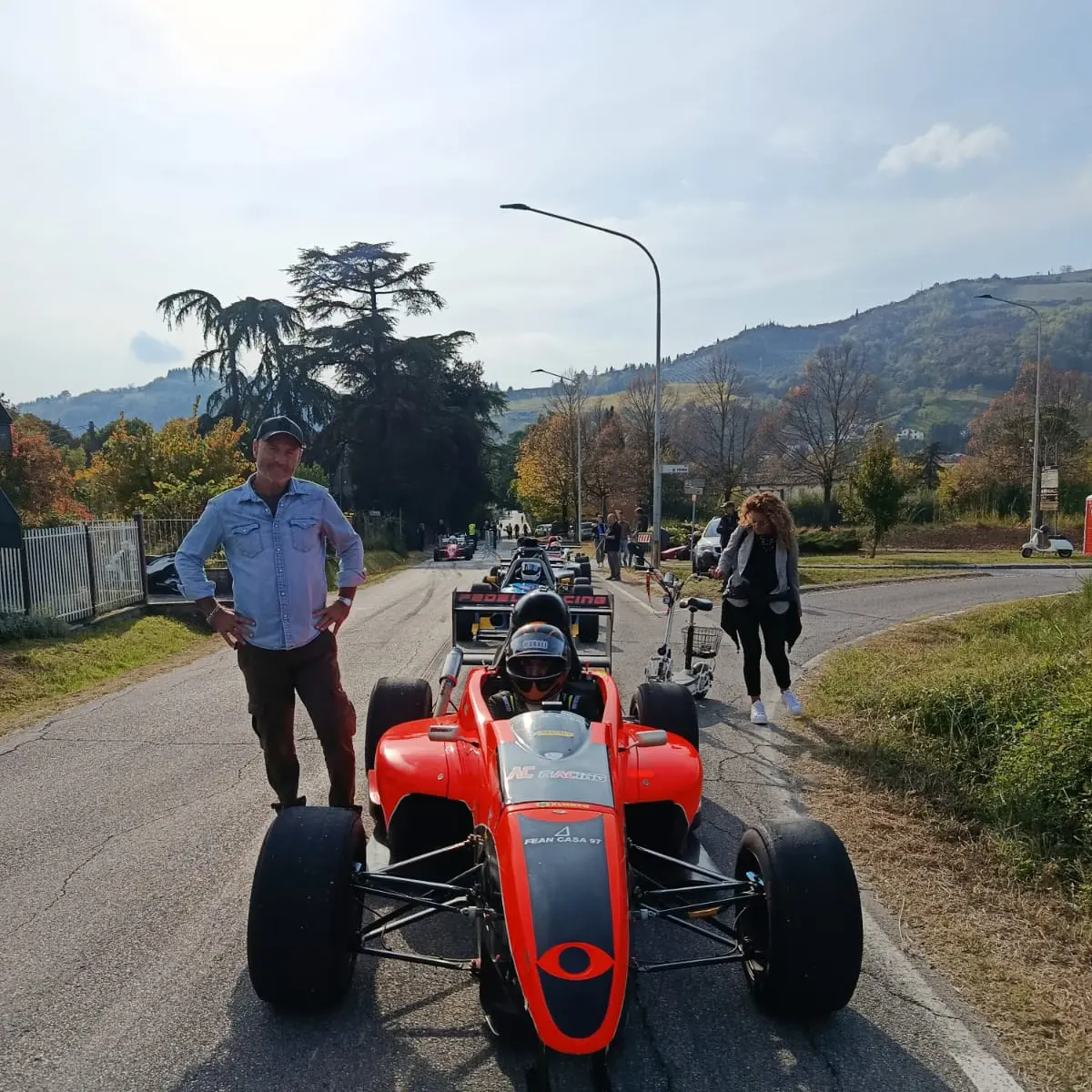 Morali finale da dimenticare: la sua auto finisce addosso a un muro
