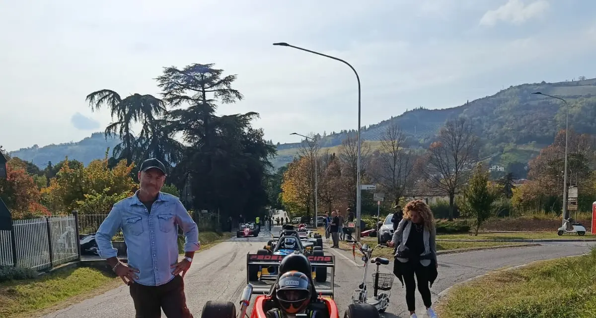 Morali finale da dimenticare: la sua auto finisce addosso a un muro