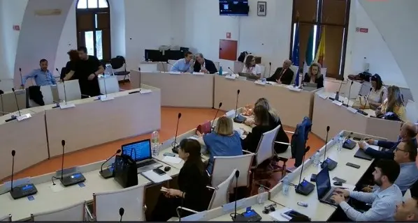 «Niente iter in consiglio comunale, in fumo 80mila euro per il sociale»