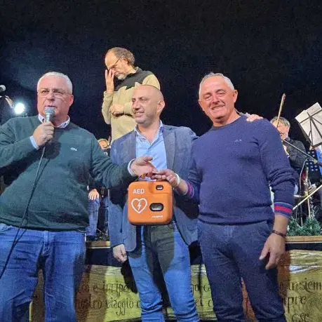 Consegnato nuovo defibrillatore: salgono a sei i dispositivi nel paese