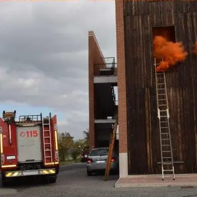 Il cancello dei vigili del fuoco, diventa un “caso” politico