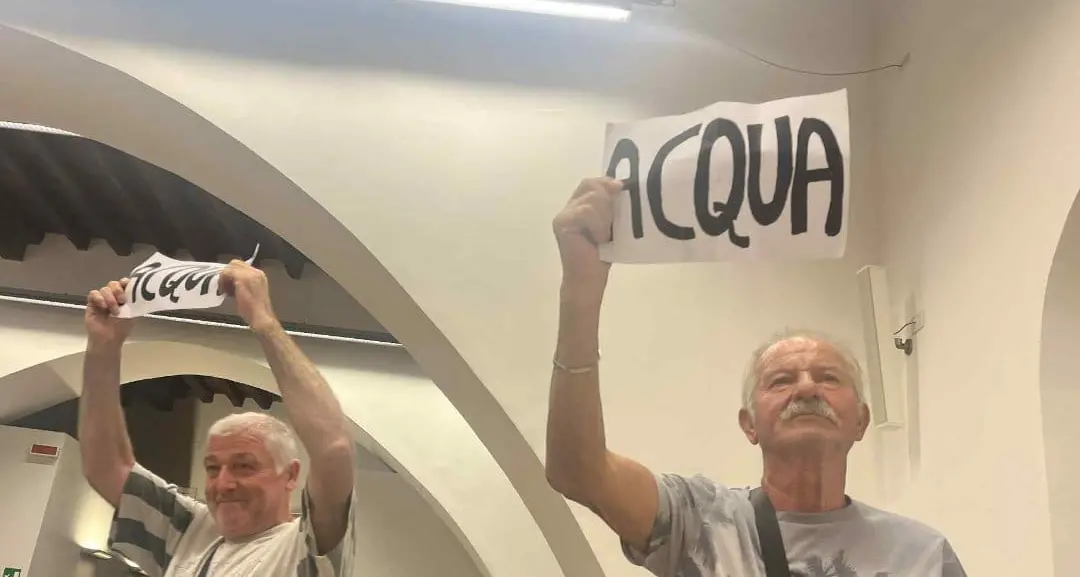 Arriva l’acqua ma non la soluzione