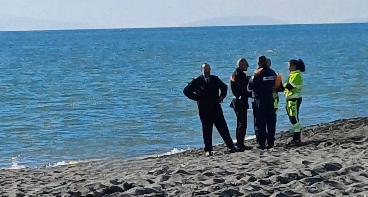 Trovati due cadaveri lungo la spiaggia a Montalto di Castro