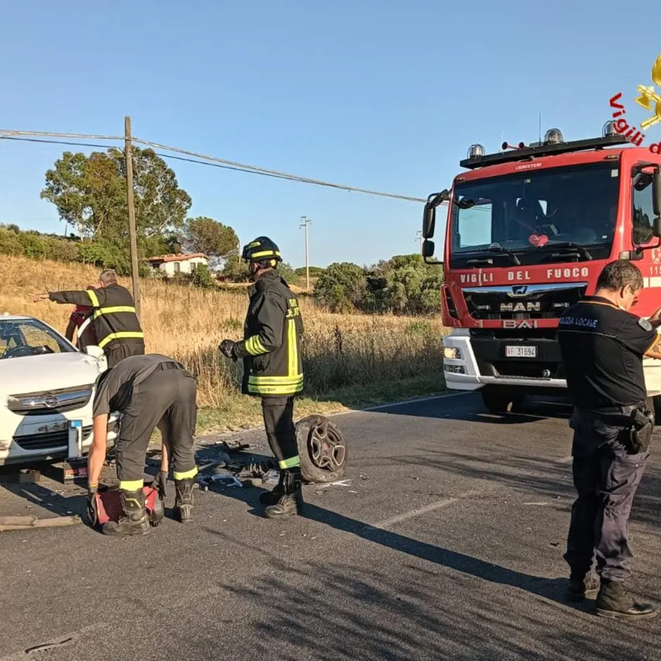 Schianto violento al Sasso: tre i feriti, uno estratto dalla lamiere dai pompieri