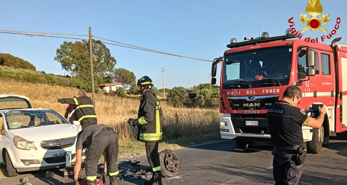 Schianto violento al Sasso: tre i feriti, uno estratto dalla lamiere dai pompieri