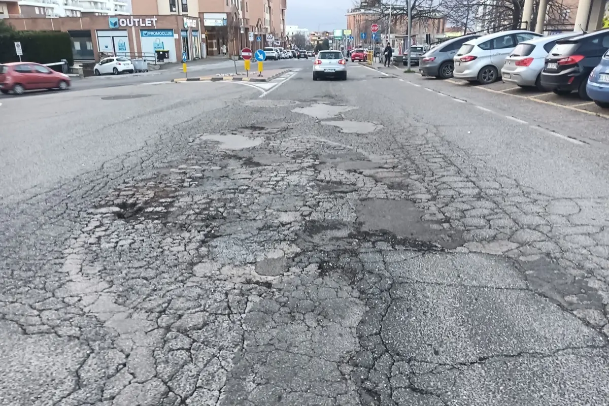 Viterbo: viaggio tra le buche cittadine