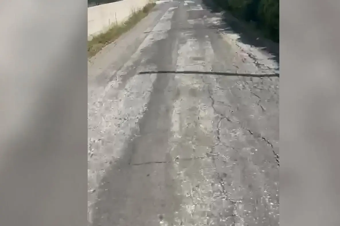 Via del Casaletto Rosso, strada abbandonata al degrado