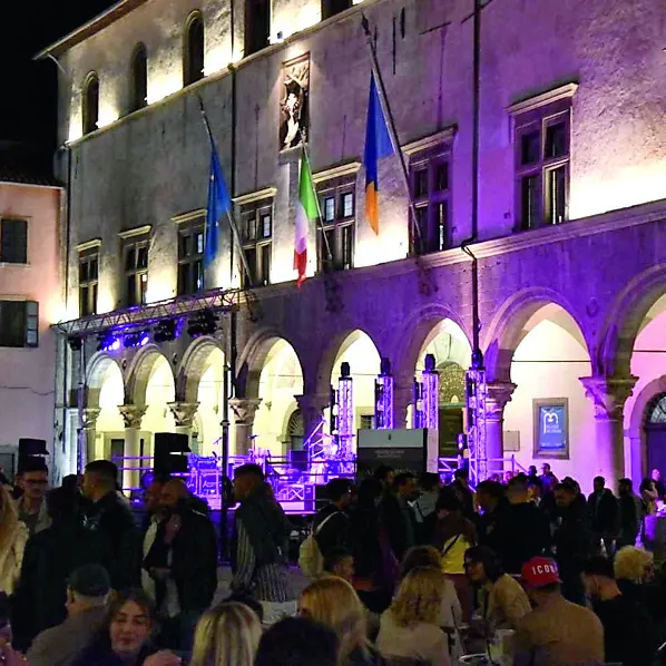 Notte rosa, il Comune di Viterbo vince la scommessa