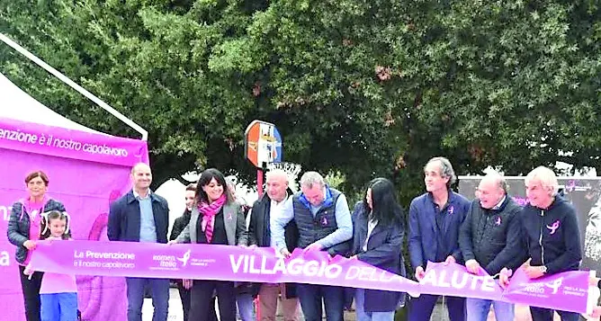 Il cuore di Tolfa si è tinto di rosa col Villaggio Komen