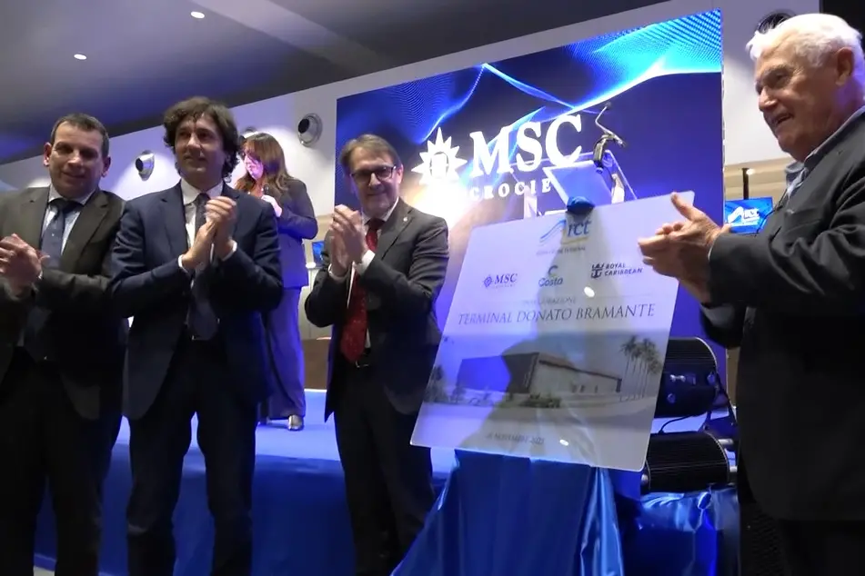 Taglio del nastro per il nuovo terminal Bramante