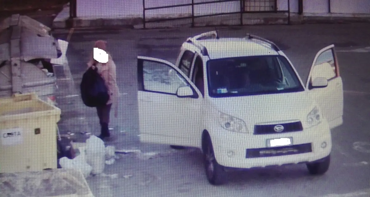 Discariche a cielo aperto, arrivano le fototrappole