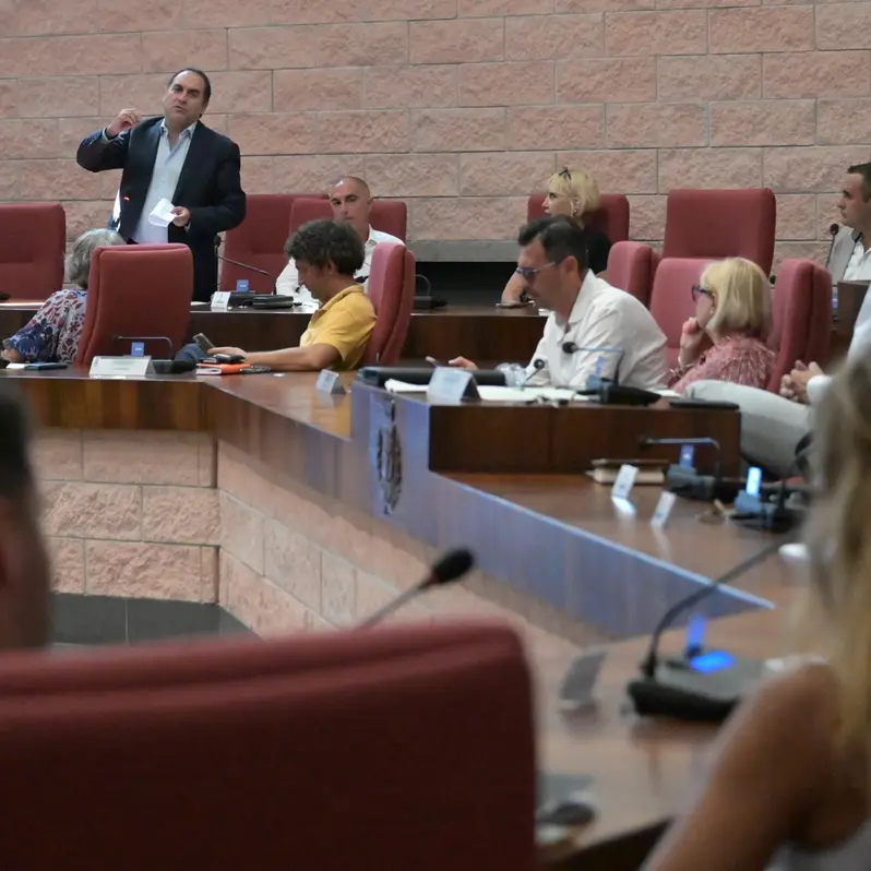 Centro per l’impiego, Grasso: «Una delibera votata al buio»