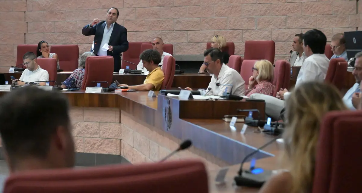 Centro per l’impiego, Grasso: «Una delibera votata al buio»