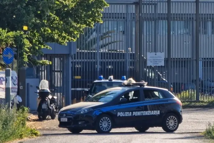 Esplode una bomboletta a gas, quattro detenuti restano feriti a Mammagialla