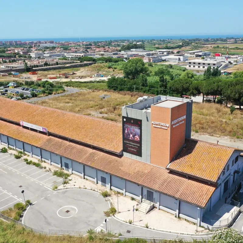 Tra ritardi gravi, attese e polemiche il “Freccia” ora è pronto ad aprire