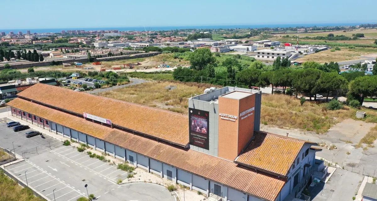 Tra ritardi gravi, attese e polemiche il “Freccia” ora è pronto ad aprire