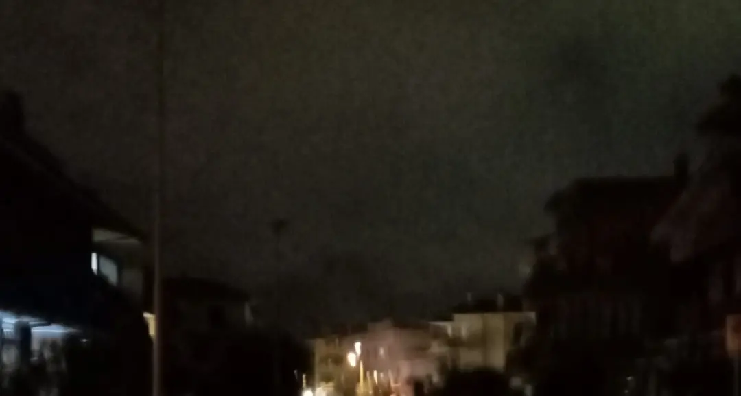 «Intere vie sono al buio», la protesta dei residenti