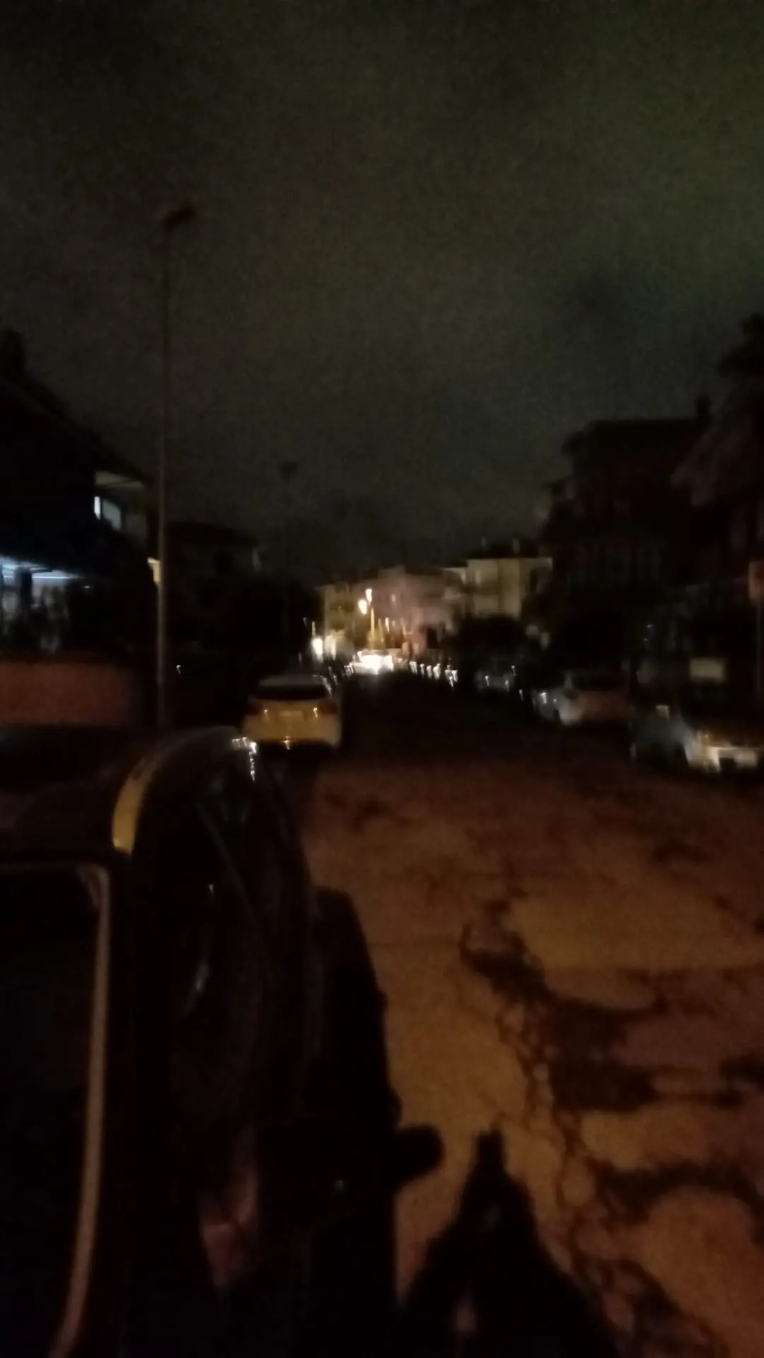 «Intere vie sono al buio», la protesta dei residenti