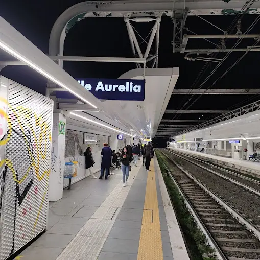 Roma-Viterbo: calci e pugni tra pendolari, il capotreno ferma il convoglio