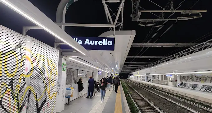 Roma-Viterbo: calci e pugni tra pendolari, il capotreno ferma il convoglio