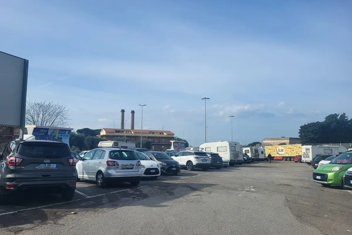 Parcheggi a pagamento al Tribunale, Fontana (FdI) propone la sosta oraria