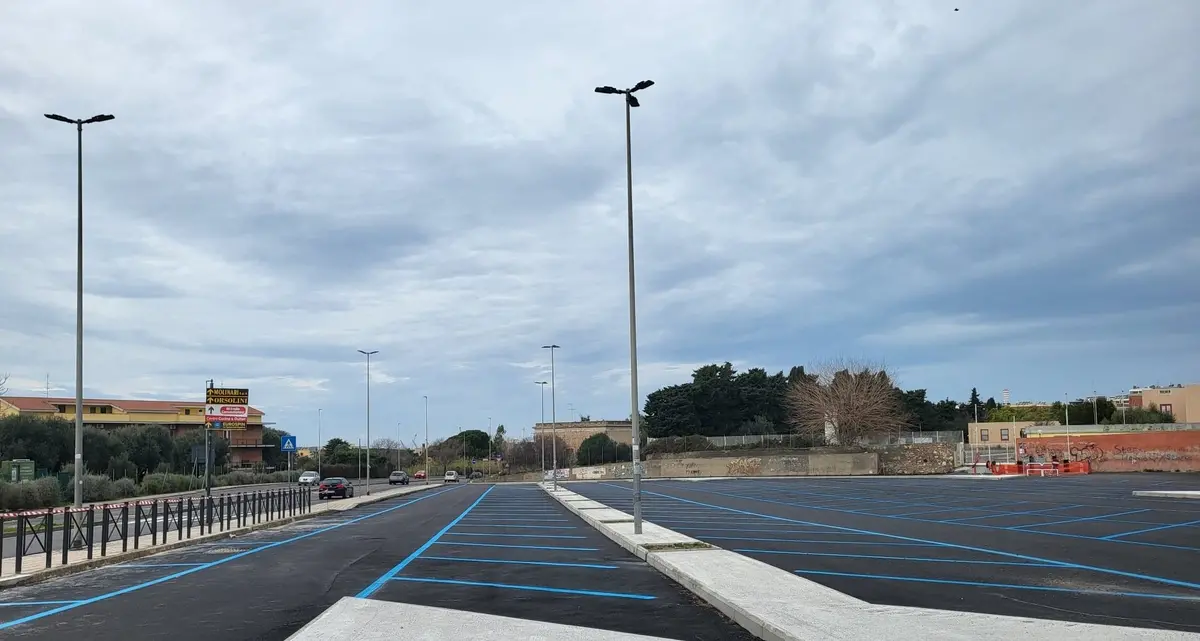 Tribunale, completate le strisce blu al parcheggio
