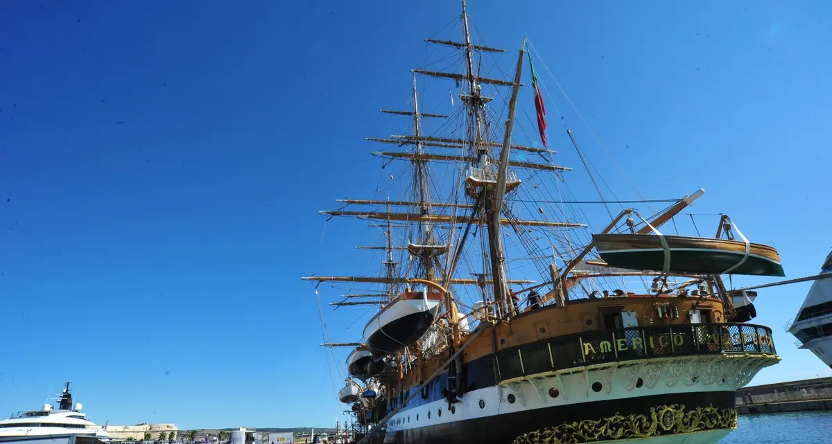 La Vespucci torna in porto per cinque giorni