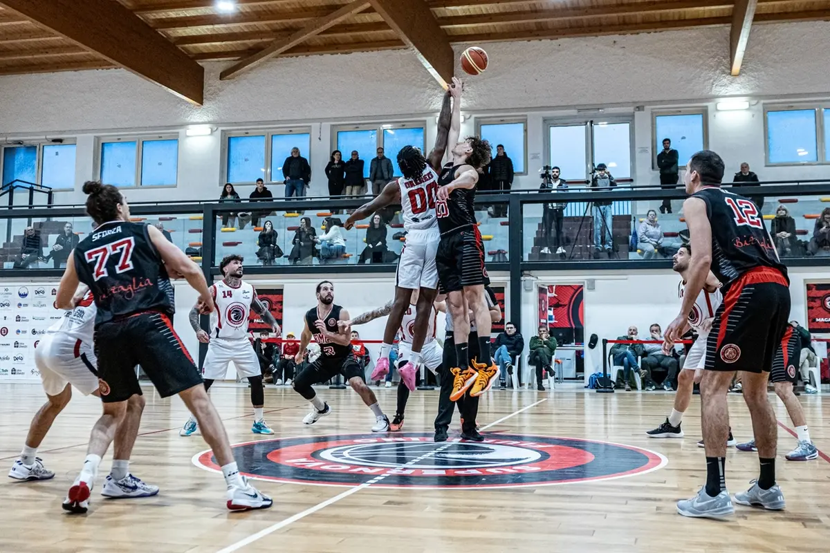 Una fase di gioco di Supernova Fiumicino-Basket Cassino