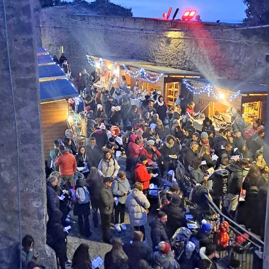 Natale al Castello, il borgo si illumina di magia e tradizione