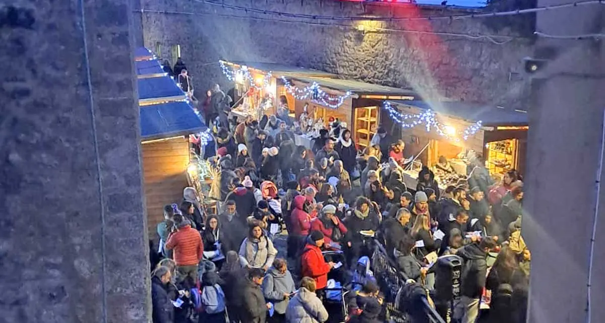 Natale al Castello, il borgo si illumina di magia e tradizione
