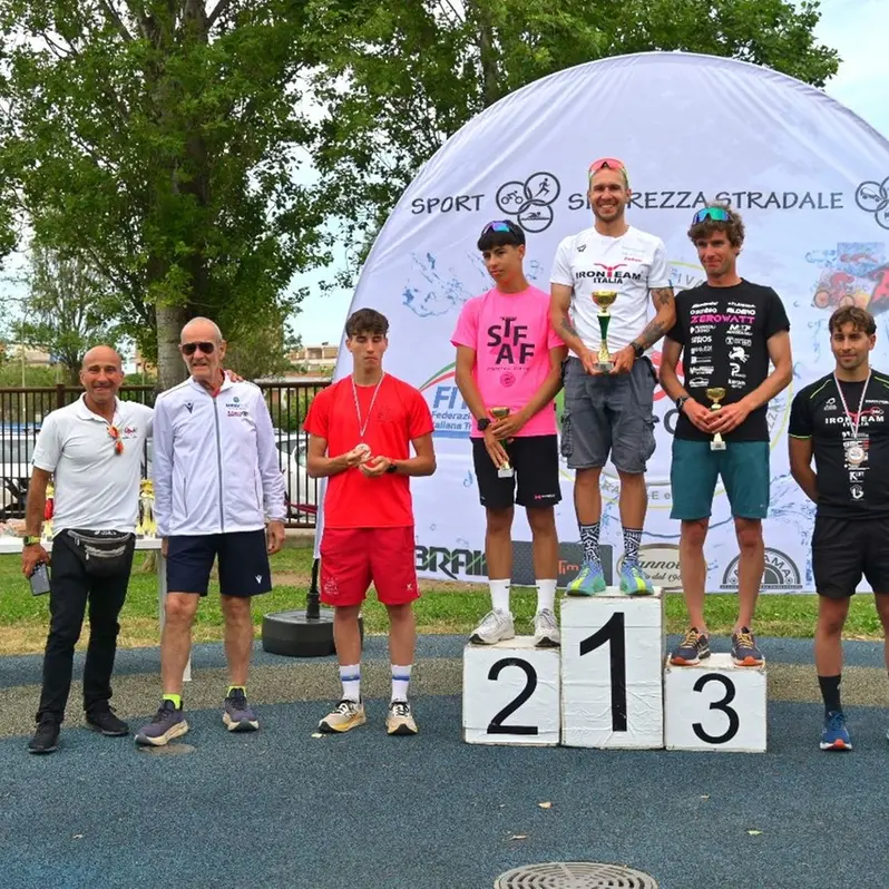 Latina, la 6^ edizione del “Triathlon Sprint” porta a Foce Verde 300 atleti