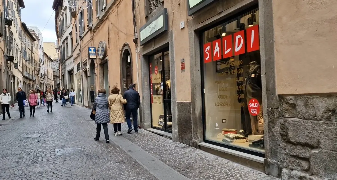 Viterbo: prendono il via i saldi di fine stagione