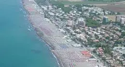 Stabilimenti balneari Tarquinia, Caria (Pci): «Ecco i criteri nei bandi che potrebbero salvare il modello della gestione diretta»