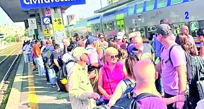 Fl5, pendolari allo stremo: «Ora parliamo noi»