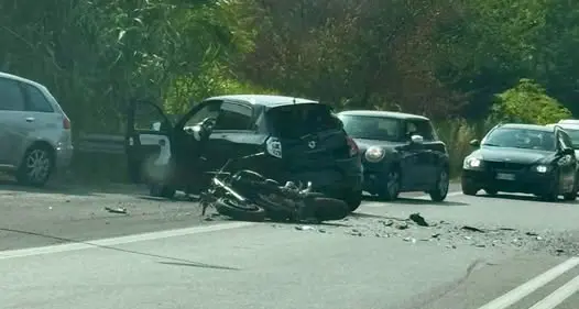 Schianto sull’Aurelia, grave un motociclista
