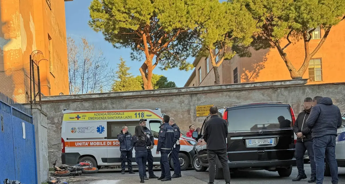 Schianto in via Sanzio: morto un 17enne