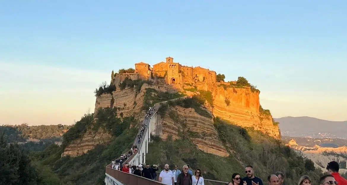 Boom di turisti a Civita di Bagnoregio