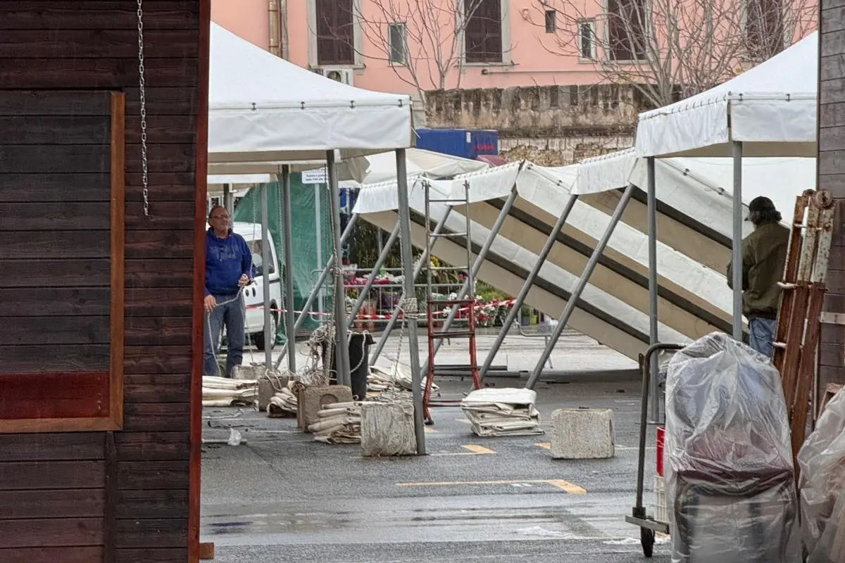 Restyling mercato, iniziate le operazioni per il trasferimento